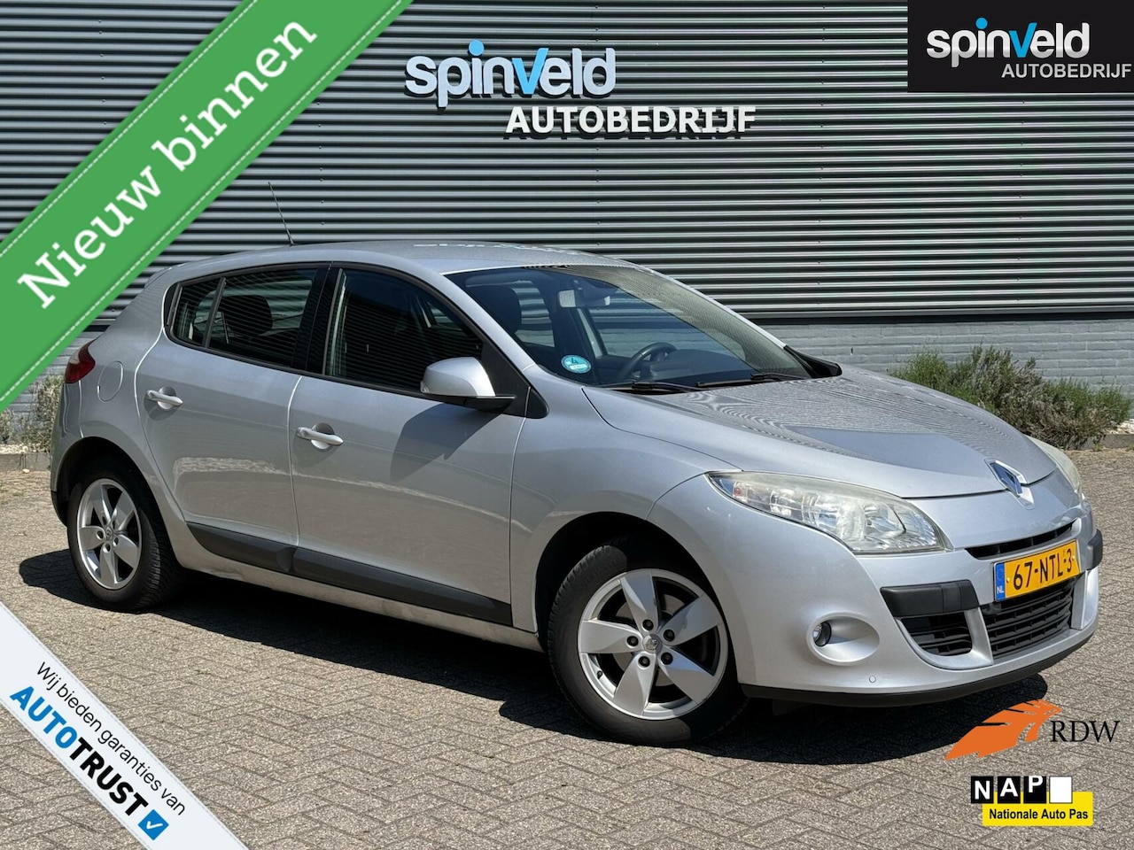 Renault Mégane - 1.6 Dynamique BJ`10 NAP NL Navi Cruise Parkeersensor Trekhaak - AutoWereld.nl