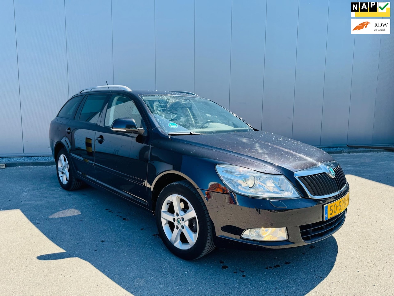 Skoda Octavia Combi - 1.4 TSI Greentech Elegance Business Line 1.4 TSI Greentech Elegance Business Line XENON NAVI CLIMA - AutoWereld.nl