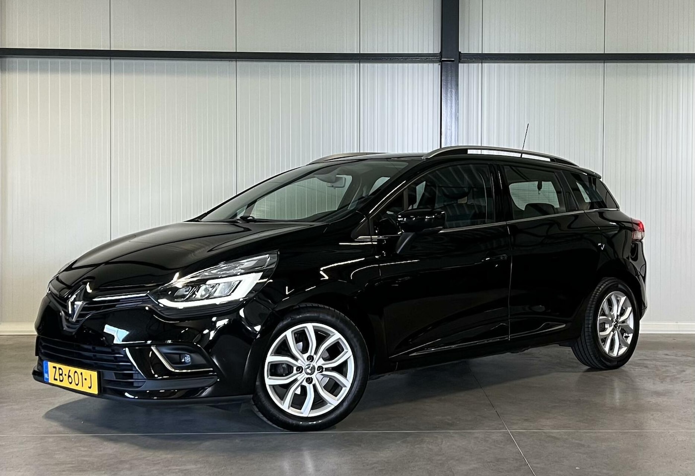 Renault Clio Estate - 0.9 TCe Intens Clima Navi Carplay Cruise - AutoWereld.nl