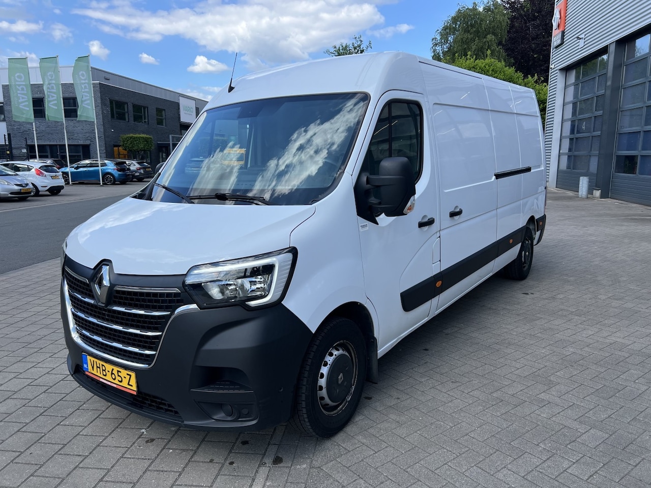 Renault Master - L3H2 180 PK AUTOMAAT / NAVIGATIE / BETIMMERING / CAMERA / - AutoWereld.nl