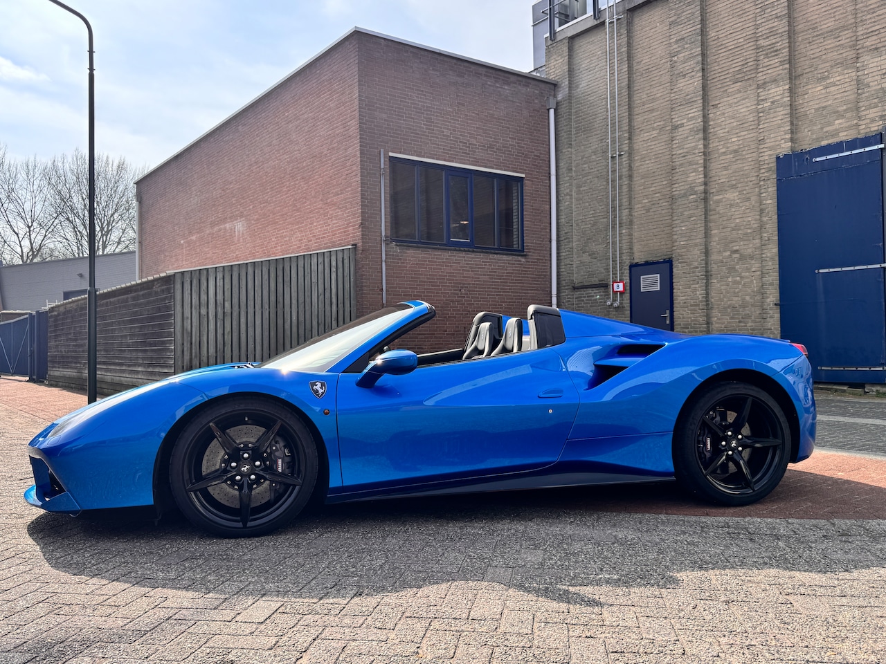 Ferrari 488 - 3.9 Spider HELE Racing Seats - Carbon - Premium HiFi - Diffuser black - AutoWereld.nl