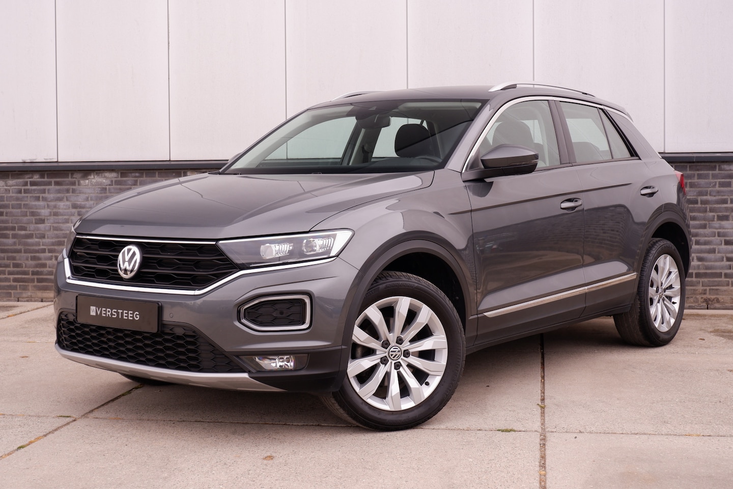 Volkswagen T-Roc - 1.5 TSI Sport | LED | Trekhaak | Carplay | Navi | Camera | PDC - AutoWereld.nl