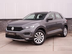 Volkswagen T-Roc - 1.5 TSI Sport | LED | Trekhaak | Carplay | Navi | Camera | PDC