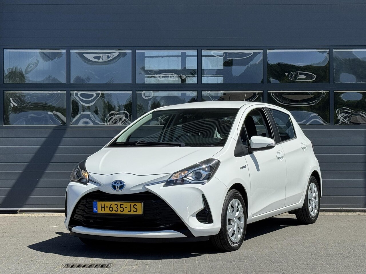 Toyota Yaris - 1.5 HYBRID ACTIVE I AUTOMAAT I CLIMATE CONTROL I ACHTERUITRIJCAMERA - AutoWereld.nl