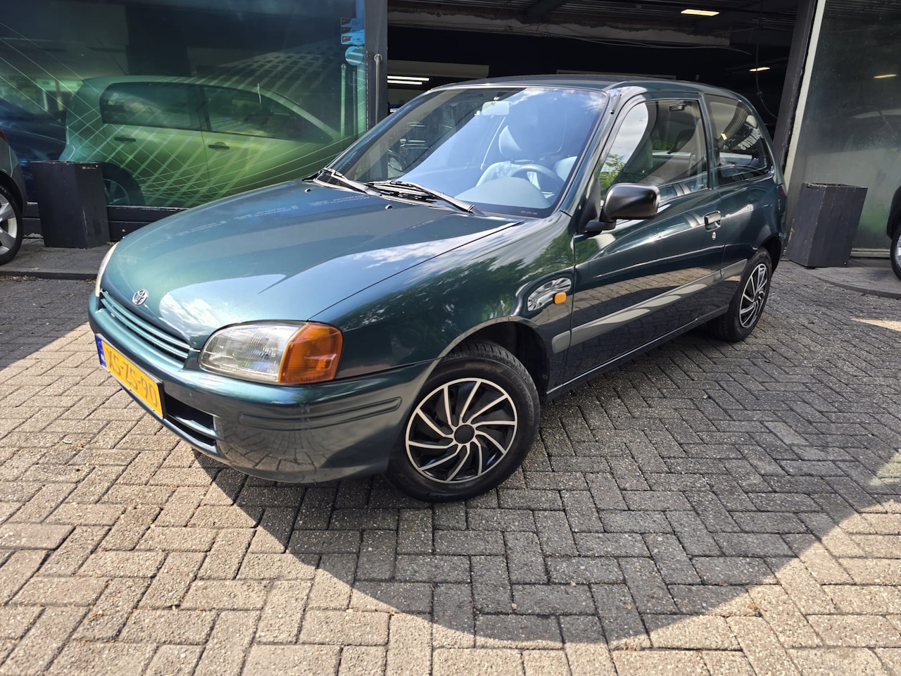 Toyota Starlet - 1.3-16V Limited Edition | 2E EIGENAAR | 12MND GARANTIE | LAGE KM | NW APK - AutoWereld.nl
