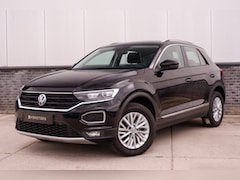 Volkswagen T-Roc - 1.5 TSI Sport | LED | Trekhaak | Carplay | Camera | PDC