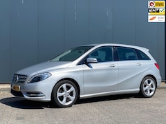 Mercedes-Benz B-klasse - 180 Automaat | 57.522km | NL-Auto | Trekhaak | Stoelverwarming | Cruise Control | Garantie