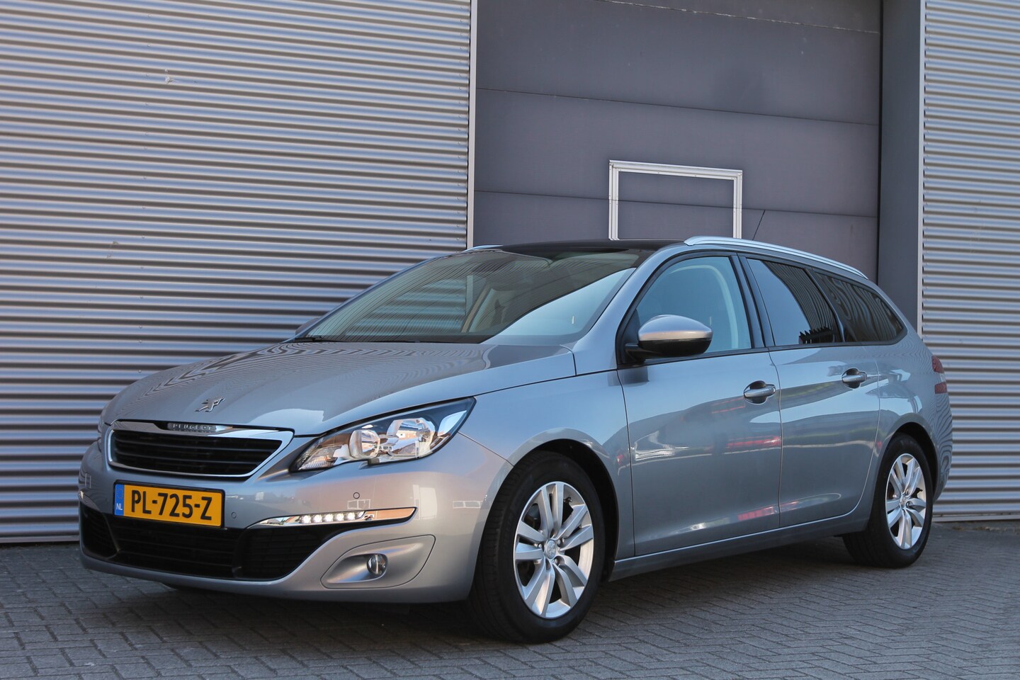 Peugeot 308 SW - 1.2 PureTech Blue Lion I Pano.dak I Navi I Clima I Pdc - AutoWereld.nl
