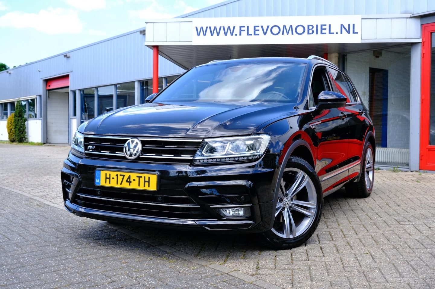 Volkswagen Tiguan - 1.5 TSI ACT 150PK DSG R-Line Clima|Navi|Virtual|PDC - AutoWereld.nl