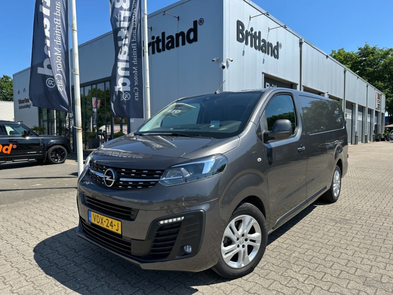 Opel Vivaro - 2.0 CDTI 150pk bj2020 Innovation L3H1 *Led *Airco *Navi *Camera - AutoWereld.nl