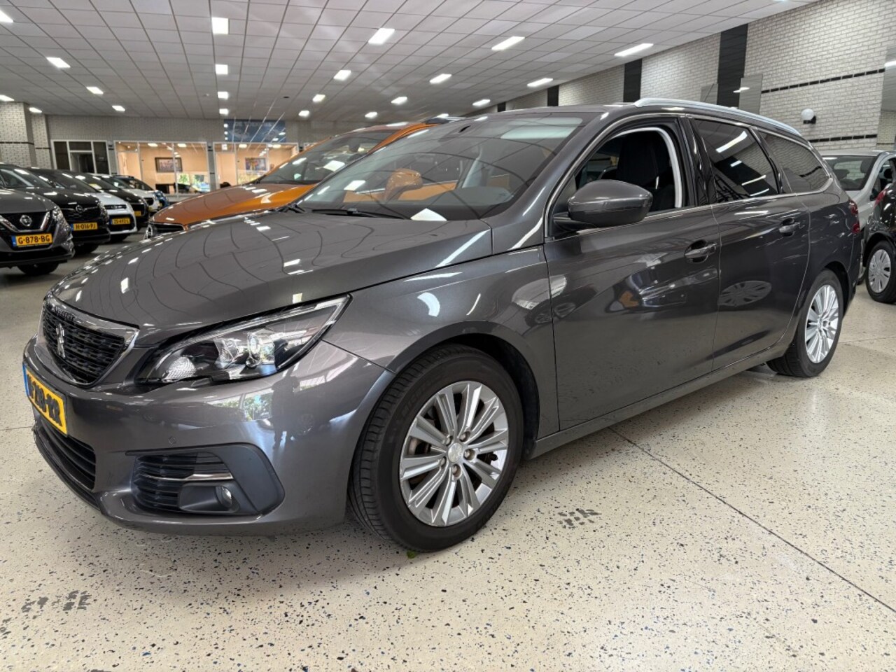 Peugeot 308 - 1.2 Panorama dak Trekhaak Navigatie Apple Android Cruise PDCECC - AutoWereld.nl