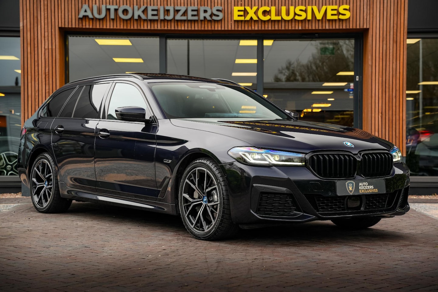BMW 5-serie Touring - 530e M-Pakket Panodak ACC Leer Camera Stoelverw. HUD Keyless Dode Hoek - AutoWereld.nl