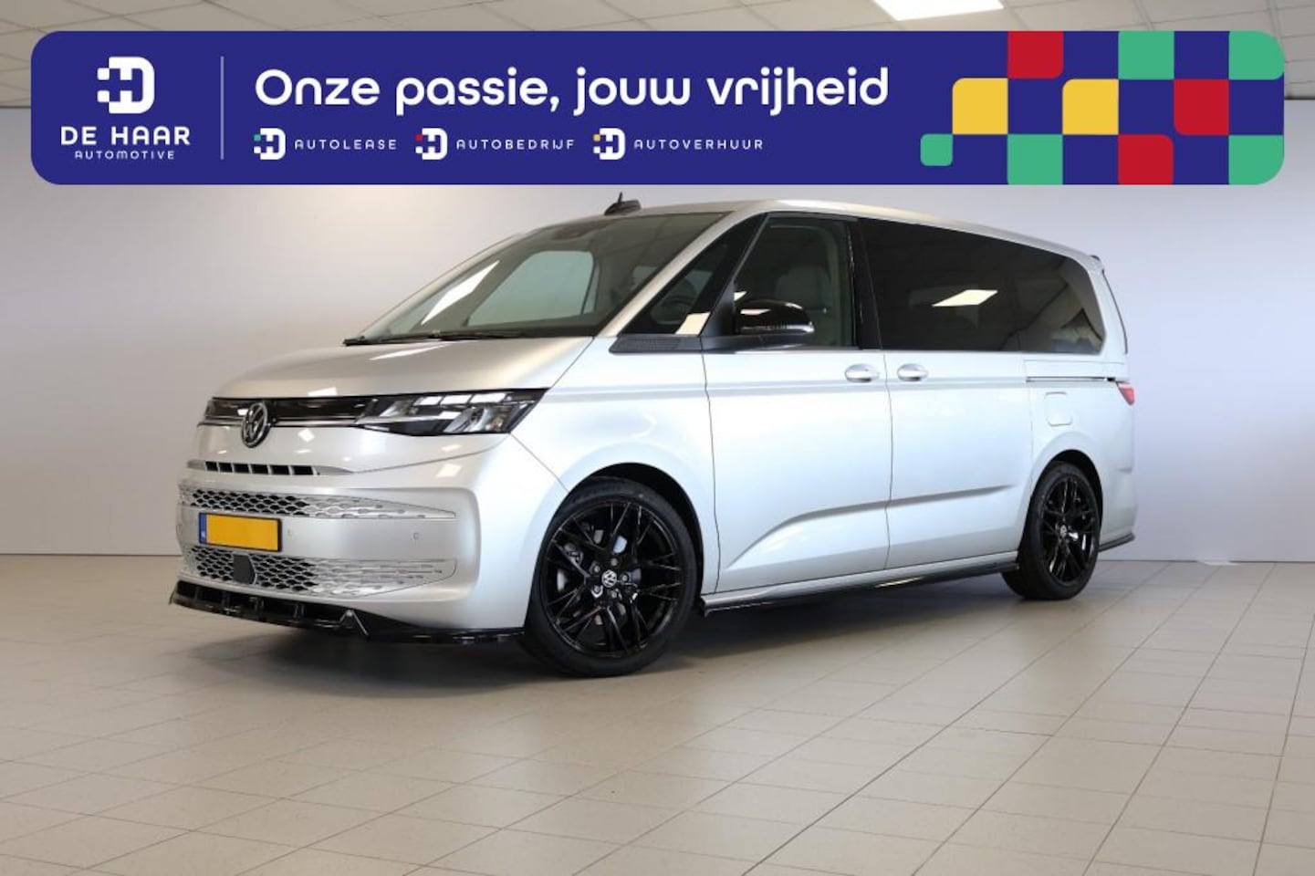 Volkswagen Multivan - T7 1.4 eHybrid L2H1 7-P - Bodykit - 20 inch - Leder - Sportonder - AutoWereld.nl