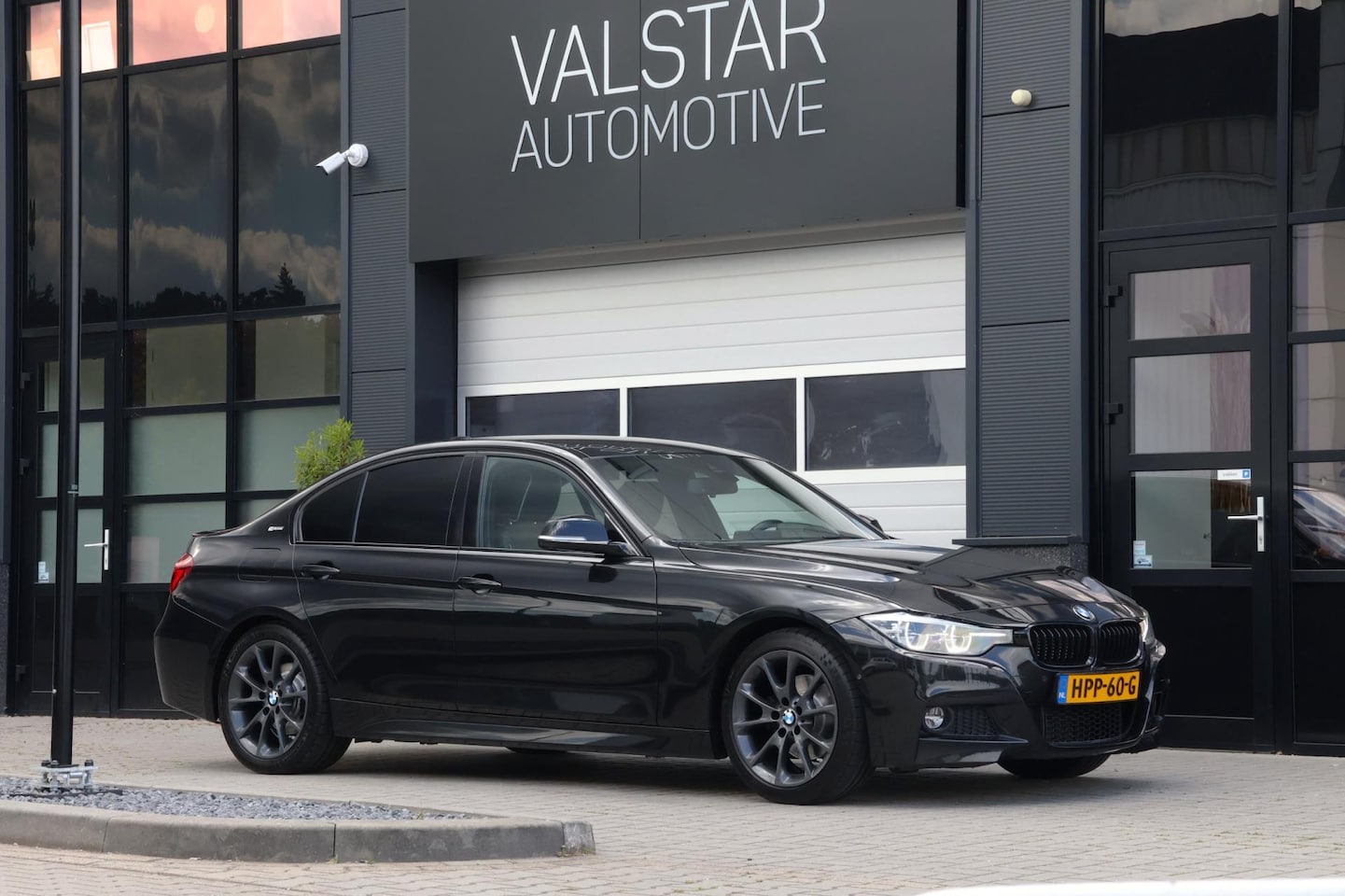 BMW 3-serie - 330e M Sport | Individual | HUD | Lane Assist - AutoWereld.nl