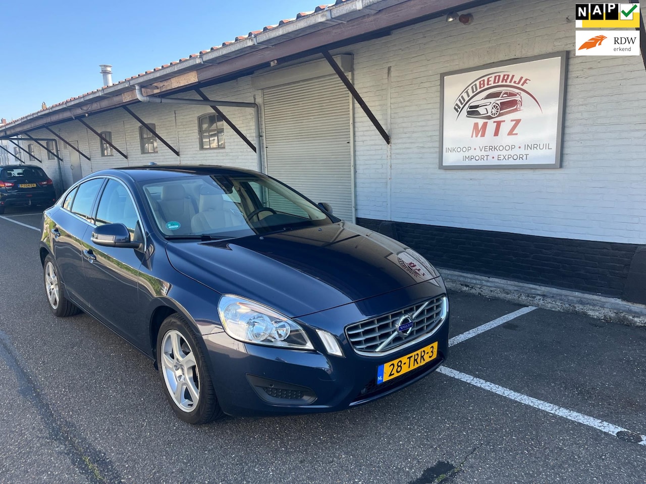 Volvo S60 - 1.6 T3 Momentum 1e EIG / DEALER OH/ LEDER/ NAVI - AutoWereld.nl