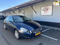 Volvo S60 - 1.6 T3 Momentum 1e EIG / DEALER OH/ LEDER/ NAVI