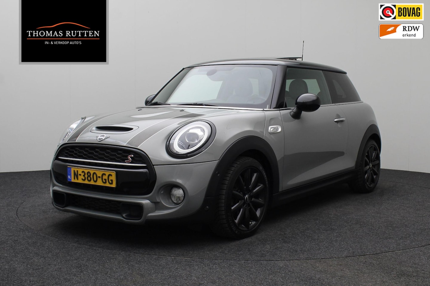 MINI Cooper S - Mini 2.0 Chili 2018 | Airco | Stoelverwarming | Panoramadak | Onderhoudshistorie | Parkeer - AutoWereld.nl