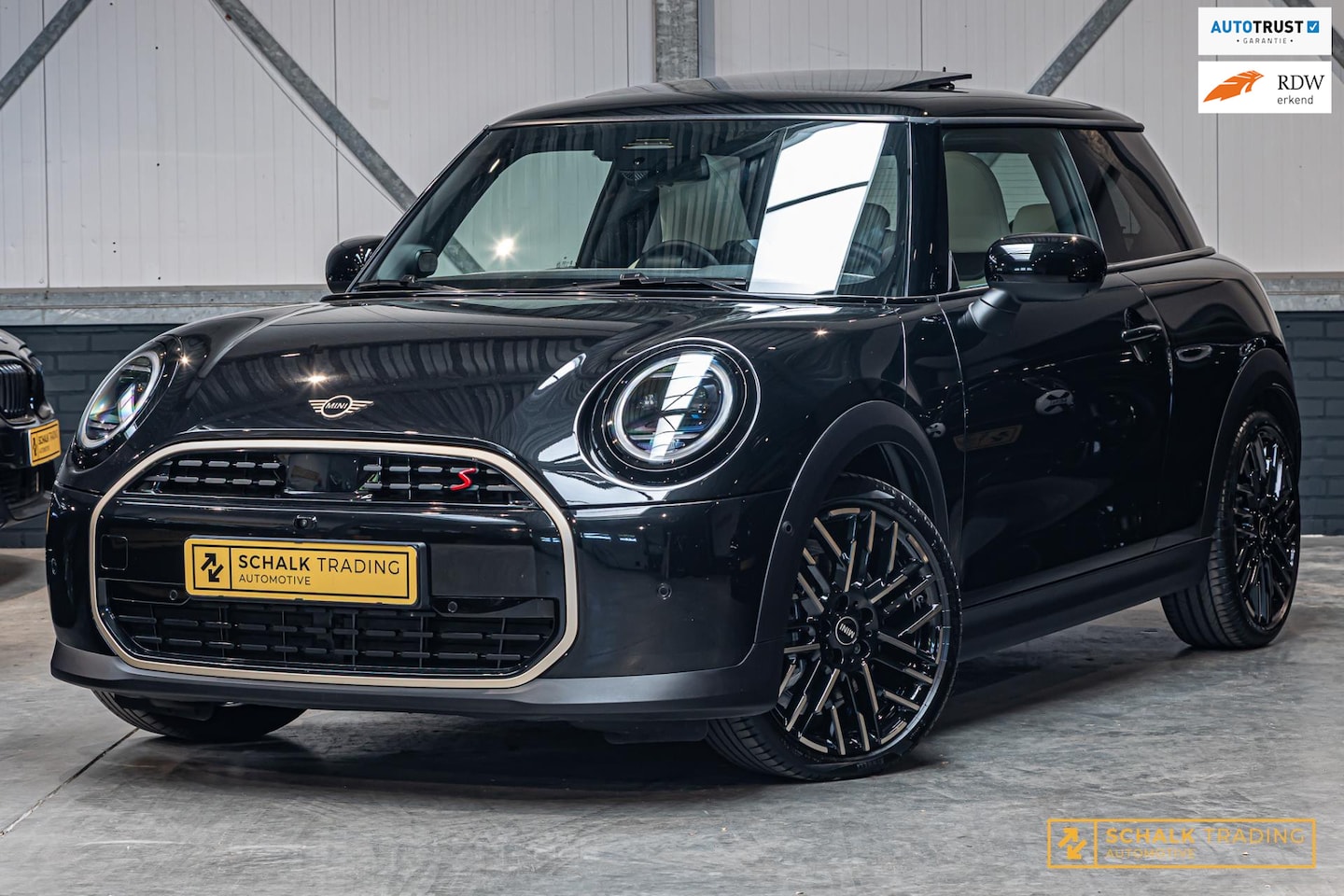MINI Cooper S - 2.0 Favoured XL|Pano|E-stoel|H&K|Full opt|Gara - AutoWereld.nl