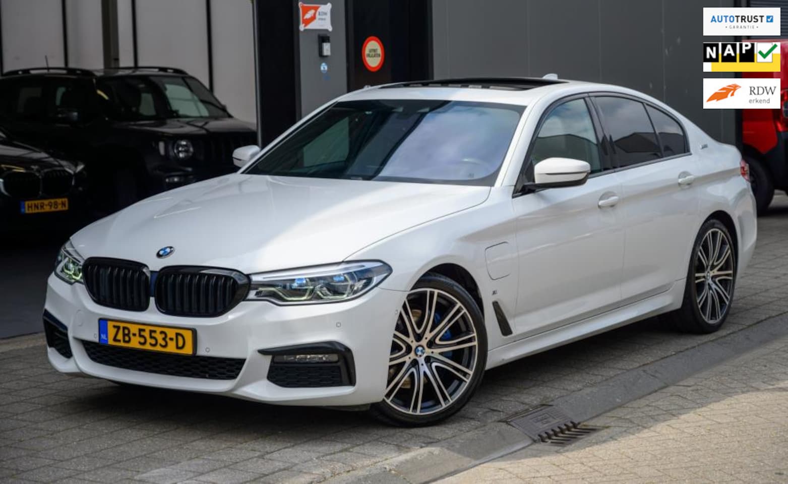 BMW 5-serie - 530e iPerformance High Executive|M-PAKKET|PANO|LEDER - AutoWereld.nl