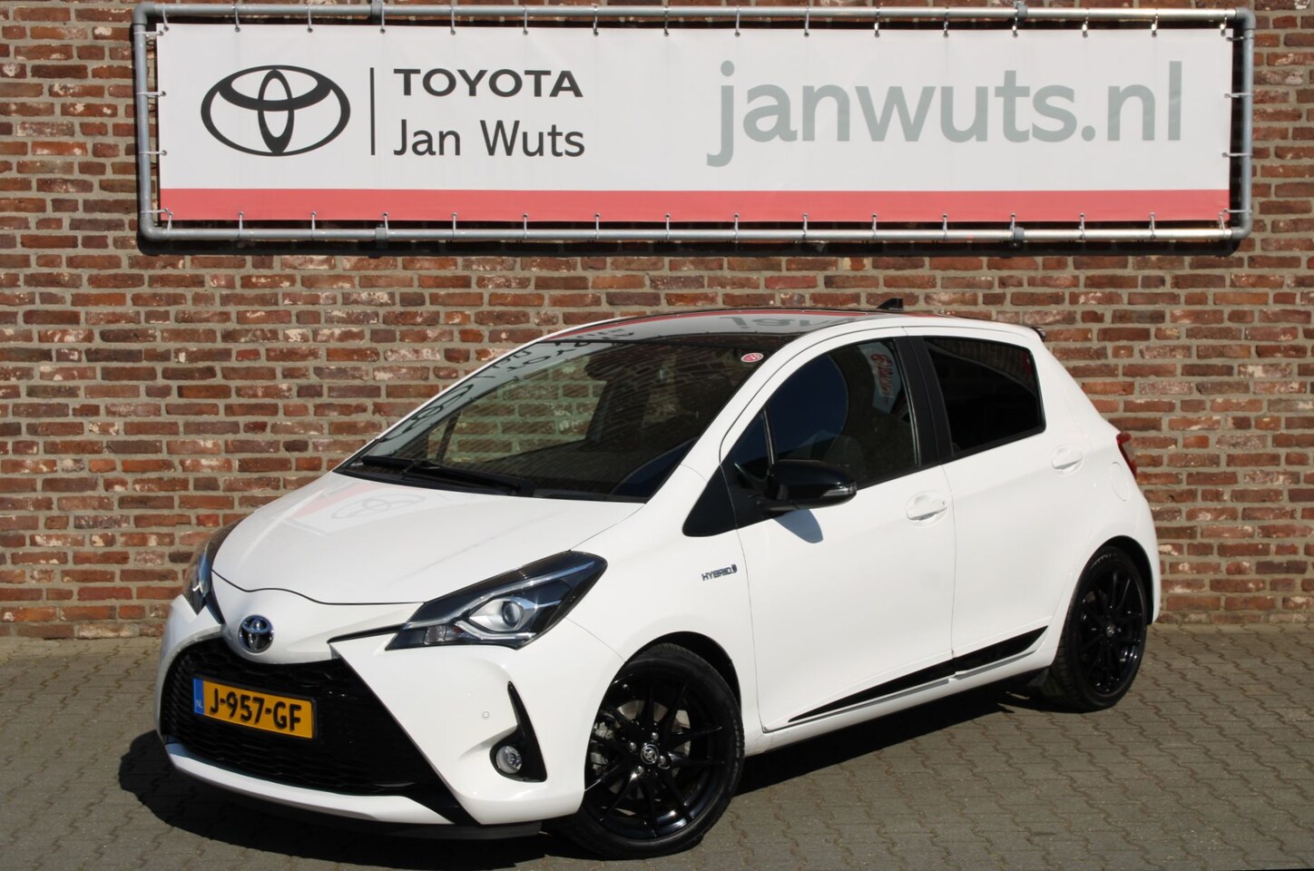 Toyota Yaris - 1.5 Hybrid GR-Sport + PDC V+A - AutoWereld.nl