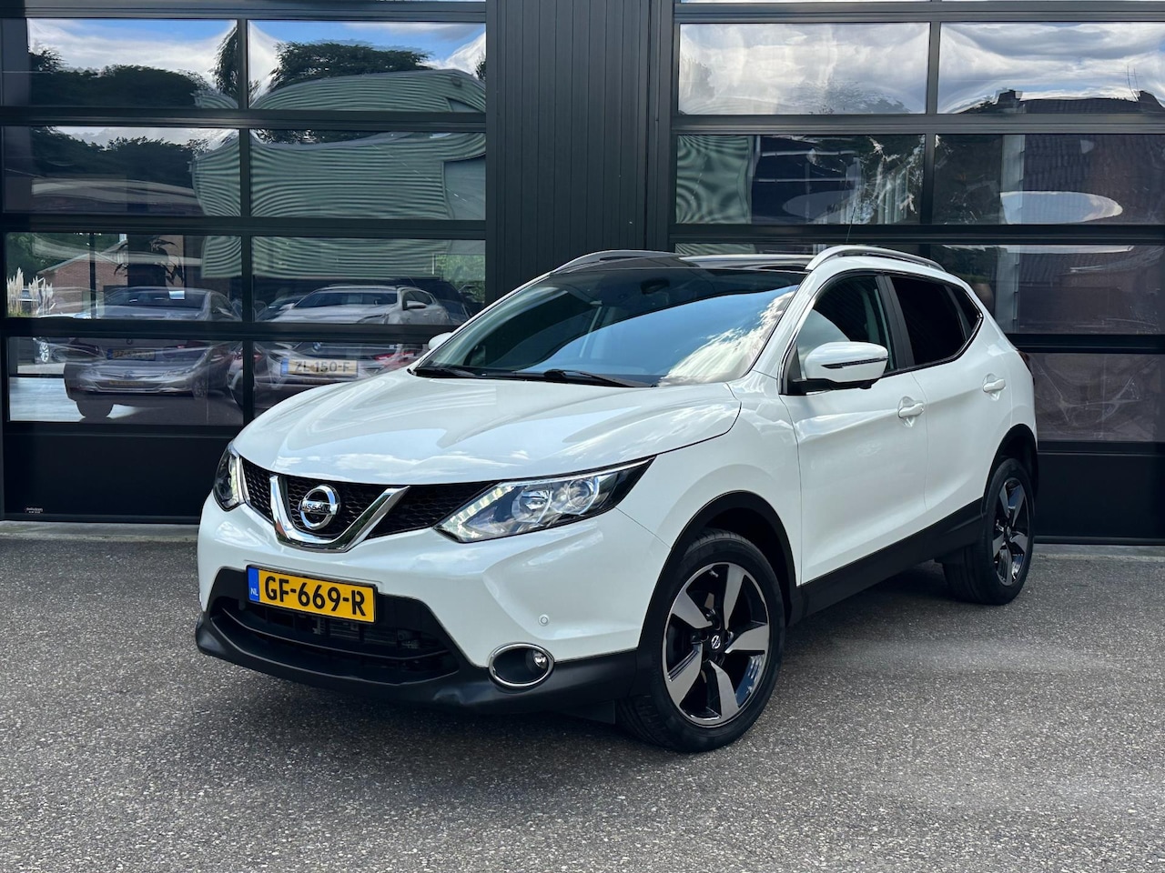 Nissan Qashqai - 1.2 Connect Edition Led Navi Camera Pano Cruise - AutoWereld.nl