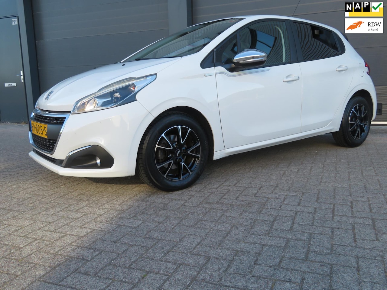 Peugeot 208 - 1.2 PureTech Urban Soul 5 deurs - AutoWereld.nl