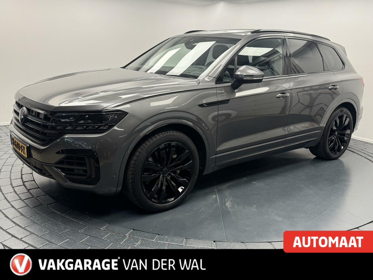 Volkswagen Touareg - 3.0 TSi DSG R-Line 4Motion Navigatie-Pano-Elektr.Trekhaak-Achterasbesturing-Adapt.Cr.Contr - AutoWereld.nl