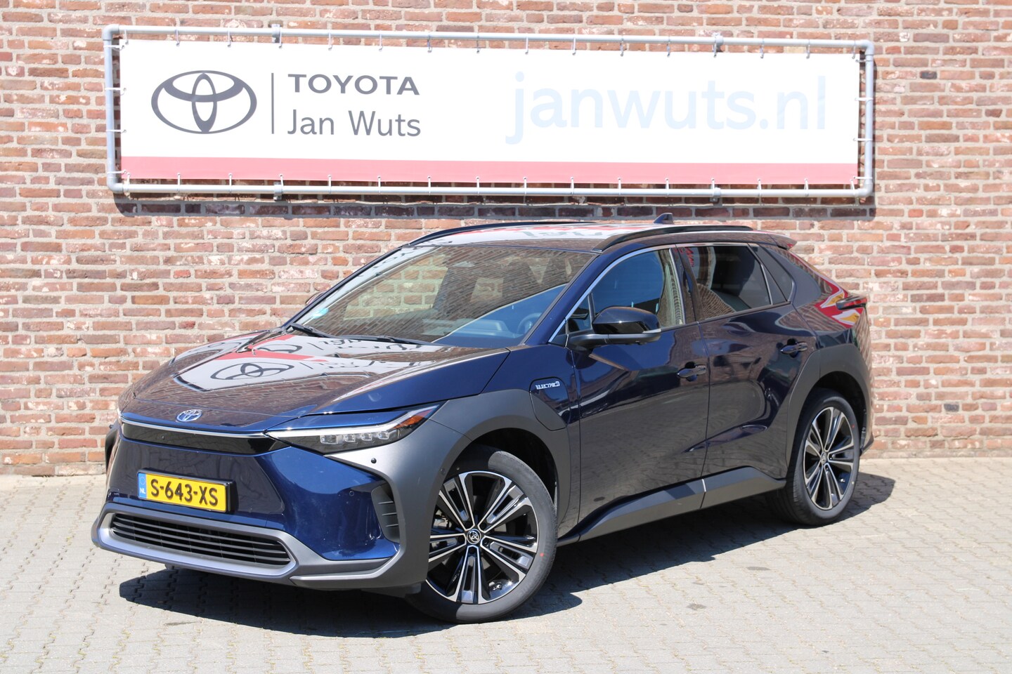 Toyota bZ4X - Premium 4WD 71 kWh + trekhaak | 1e eigenaar - AutoWereld.nl