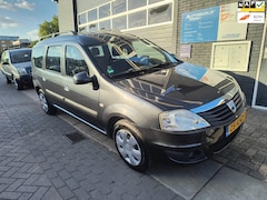 Dacia Logan MCV - 1.6-16V Lauréate 7 persoons. Nieuwe APK en beurt