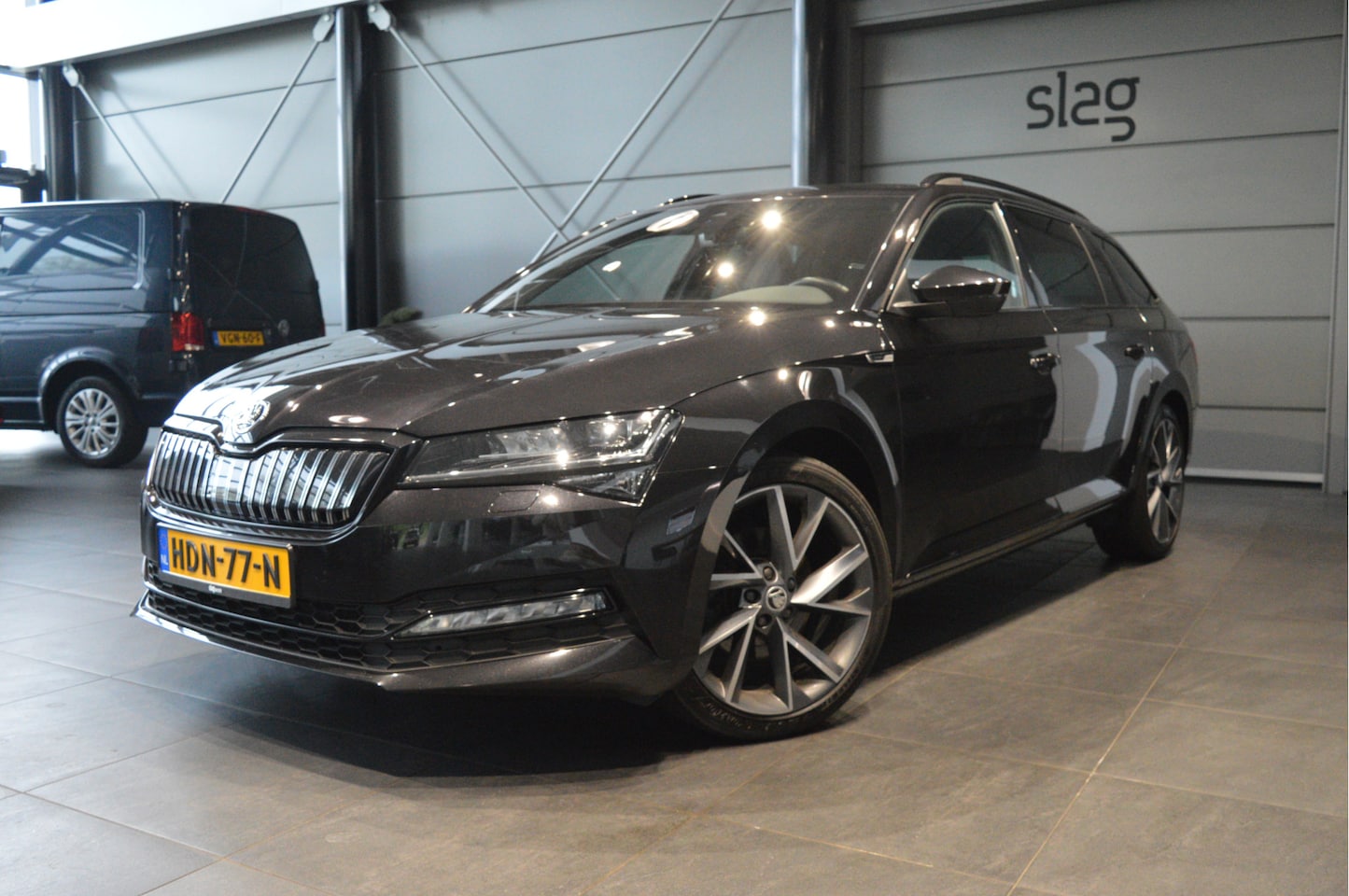 Skoda Superb Combi - 1.4 TSI iV Sportline navi clima keyless led camera 19 inch !! - AutoWereld.nl