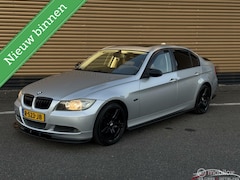 BMW 3-serie - 318i, Dakraam, Carplay, Stoelverwarming, PDC V+A