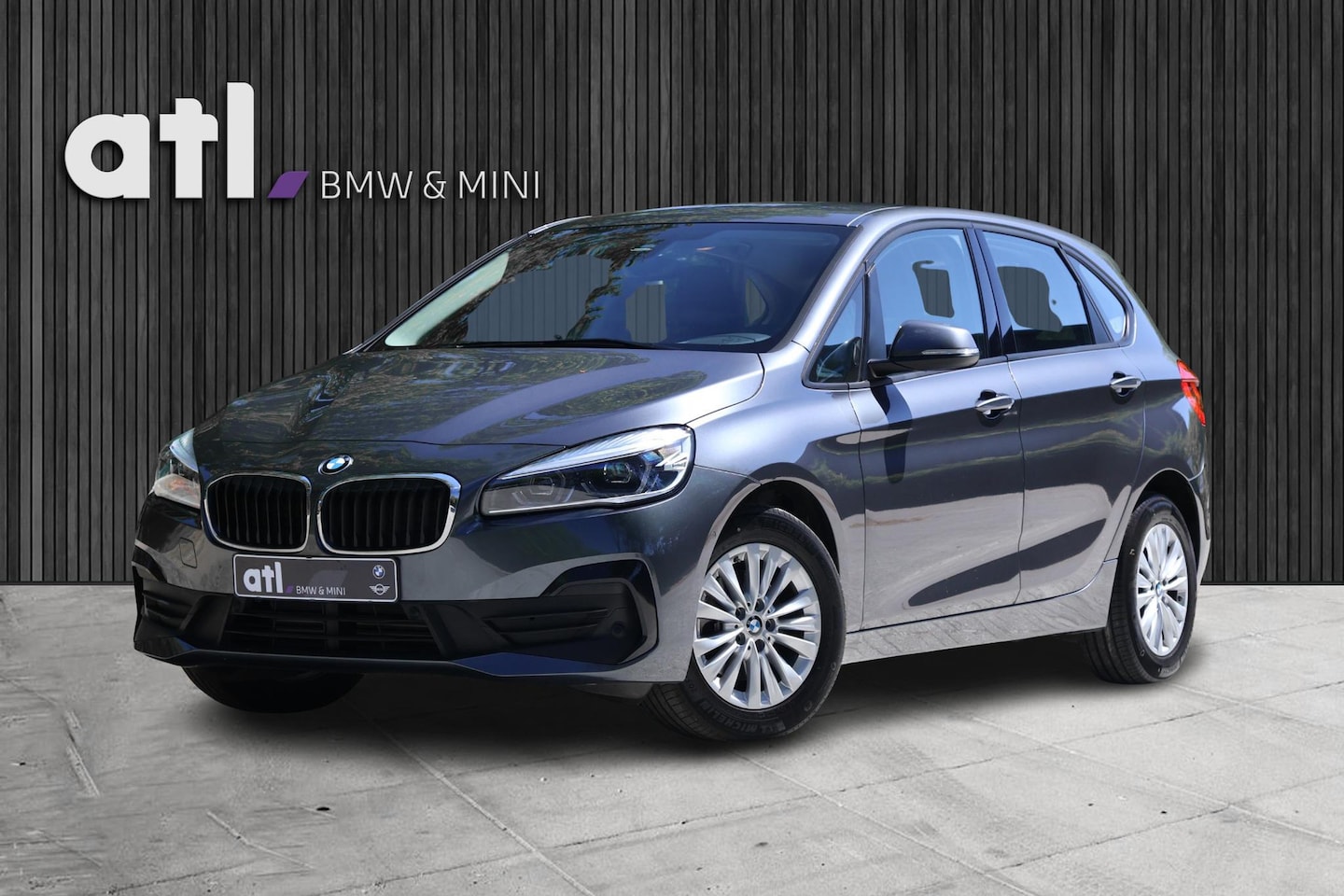 BMW 2-serie Active Tourer - 218i Aut, LED, Sportstoelen, Stoelverwarming, Driving Assistent, Navi, etc. - AutoWereld.nl