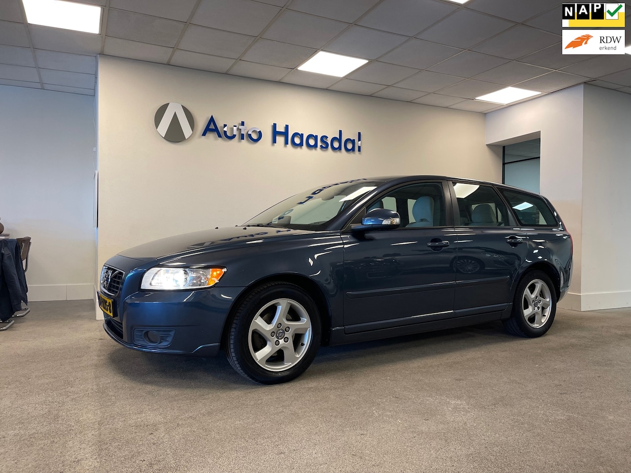 Volvo V50 - 2.0 Sport|YOUNGTIMER|FACELIFT|VEEL OPTIES|TREKHAAK! - AutoWereld.nl