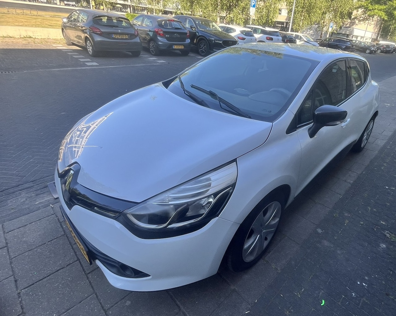 Renault Clio - 1.2 16V 1.2 16V- 5DRS - NAVI/AIRCO/ISOFIX/PARKEER SENSOR/CRUISE CONTROL - AutoWereld.nl