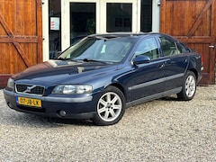 Volvo S60 - 2.4 Edition met nieuwe distributie, APK en trekhaak