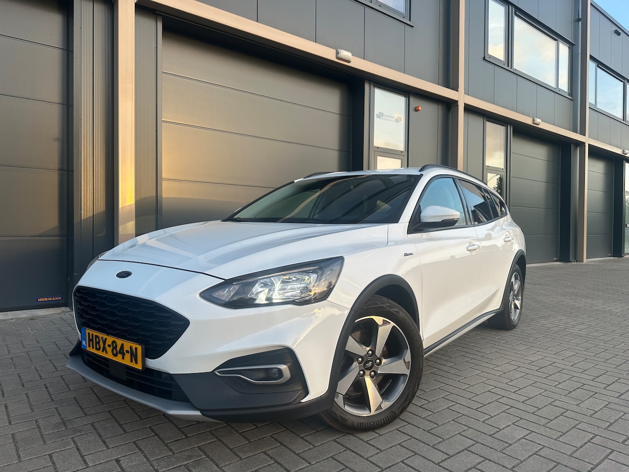 Ford Focus Wagon - 1.5 EcoBoost Active Business ActiveX 150 pk! Trekhaak/Dealerauto - AutoWereld.nl