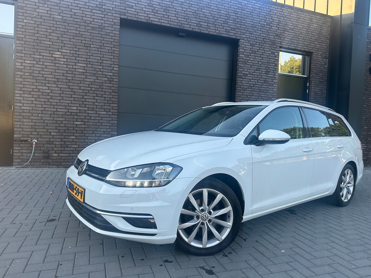 Volkswagen Golf Variant - 1.4 TSI Highline Business R DSG Trekhaak - AutoWereld.nl