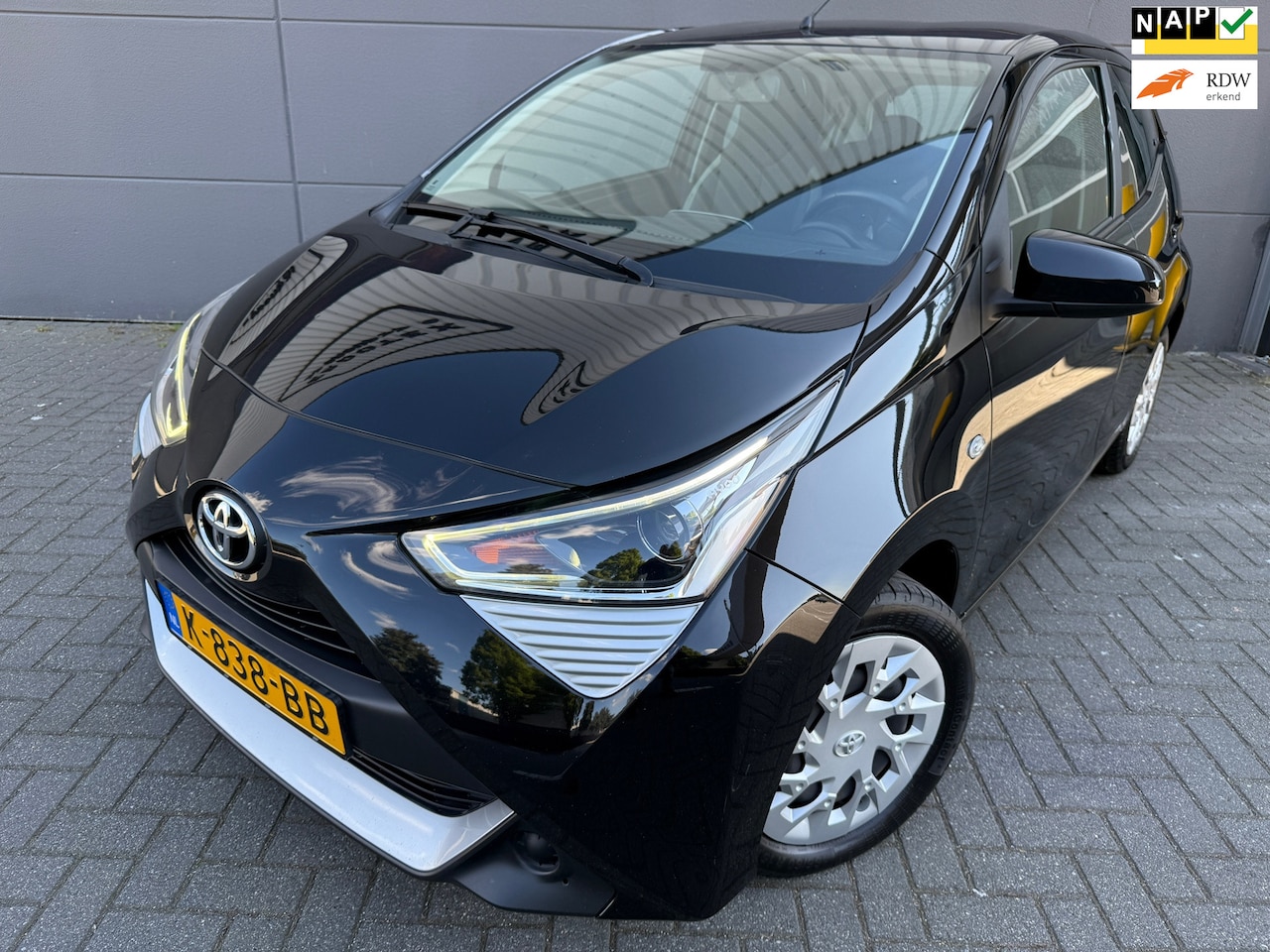 Toyota Aygo - 1.0 VVT-i x-play*1 EIGNAAR*CAMERA*NAVI*Carplay*AIRCO*APK*NAP*ISOFIX - AutoWereld.nl