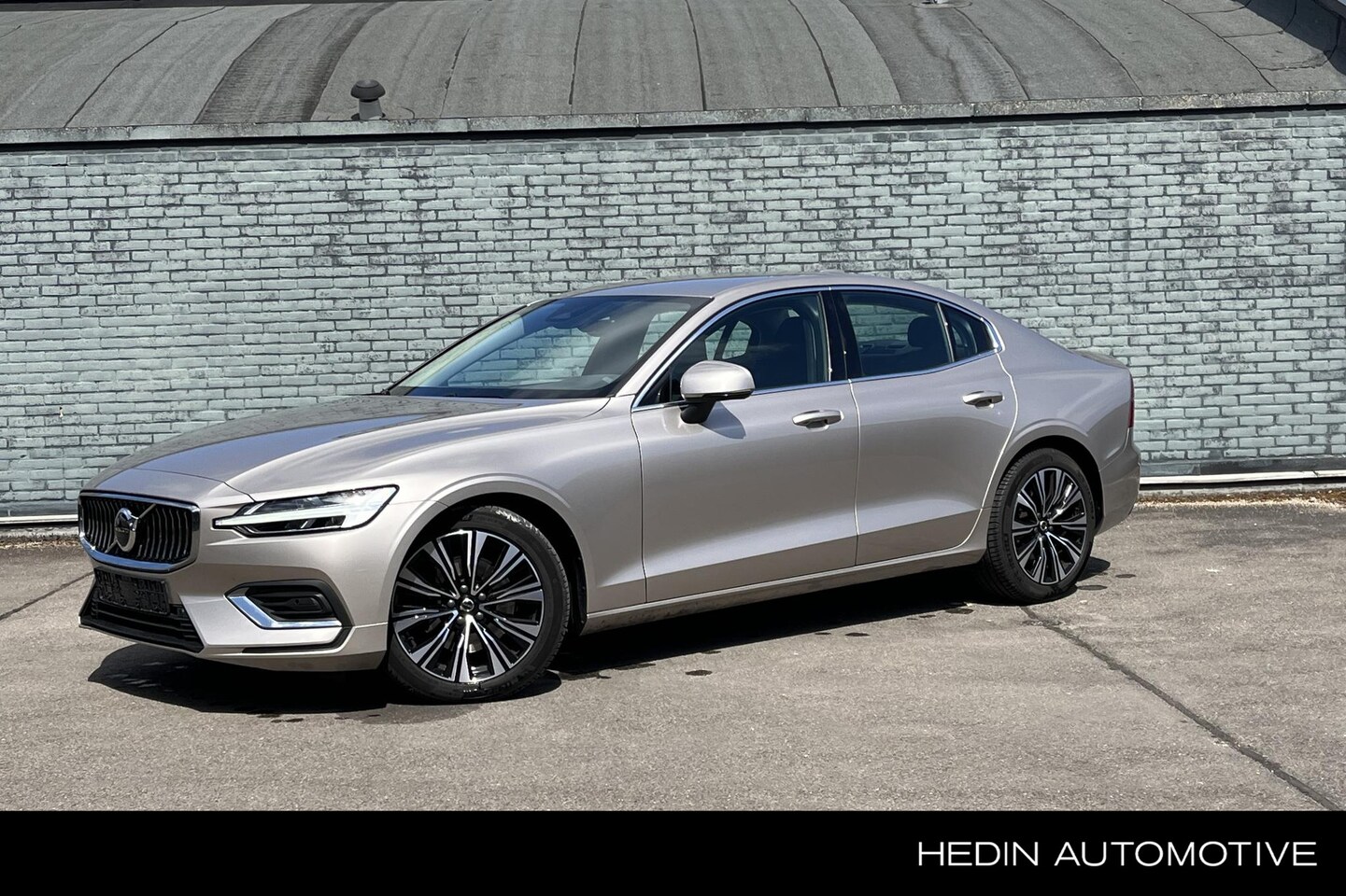 Volvo S60 - 2.0 B4 Automaat Plus Bright | Adaptieve Cruise Control | LED | Keyless | Parkeersensoren | - AutoWereld.nl