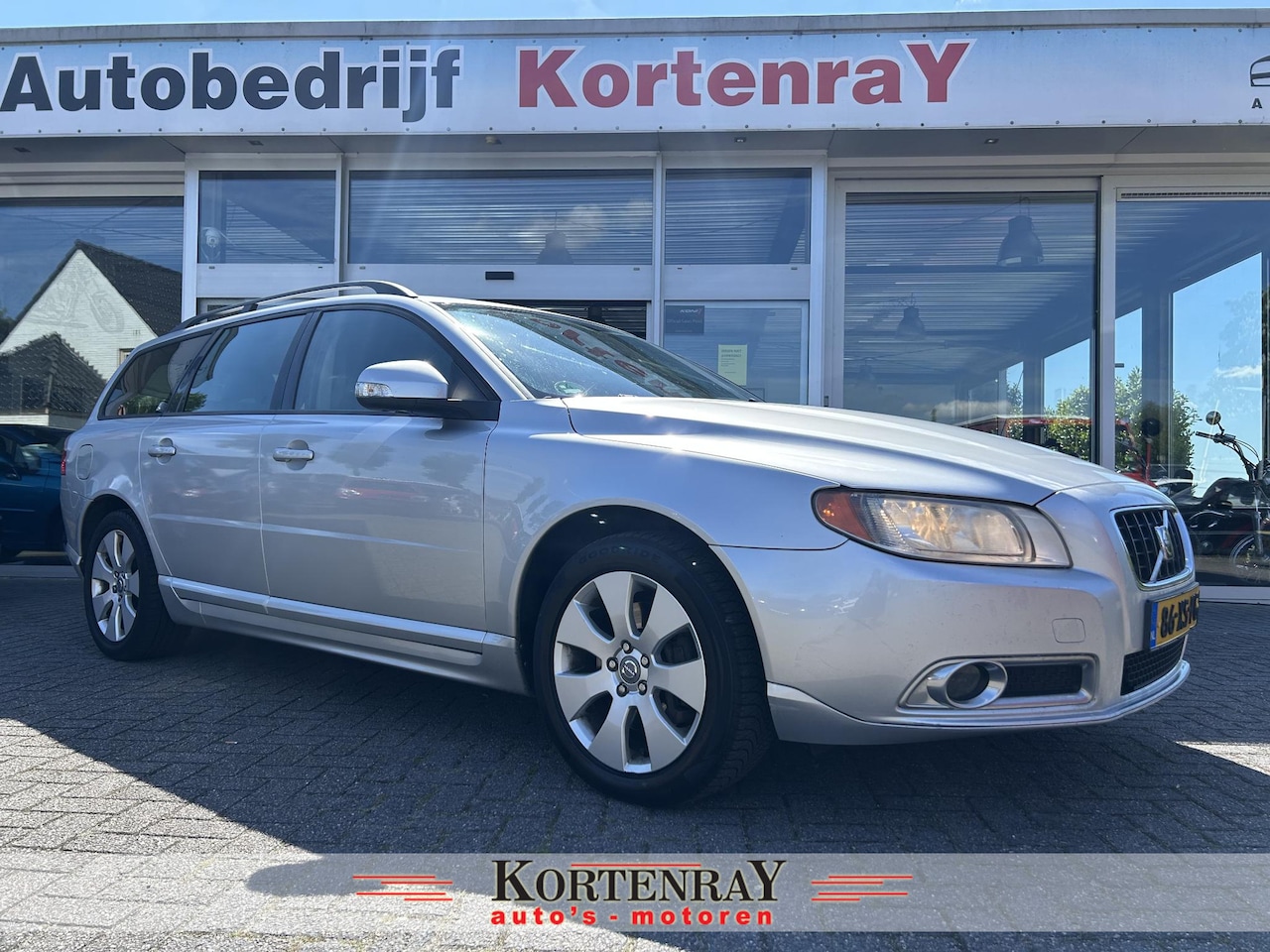 Volvo V70 - 2.4 D5 Momentum 2.4 D5 Momentum nieuwe APK,NAP,en in Top conditie! - AutoWereld.nl