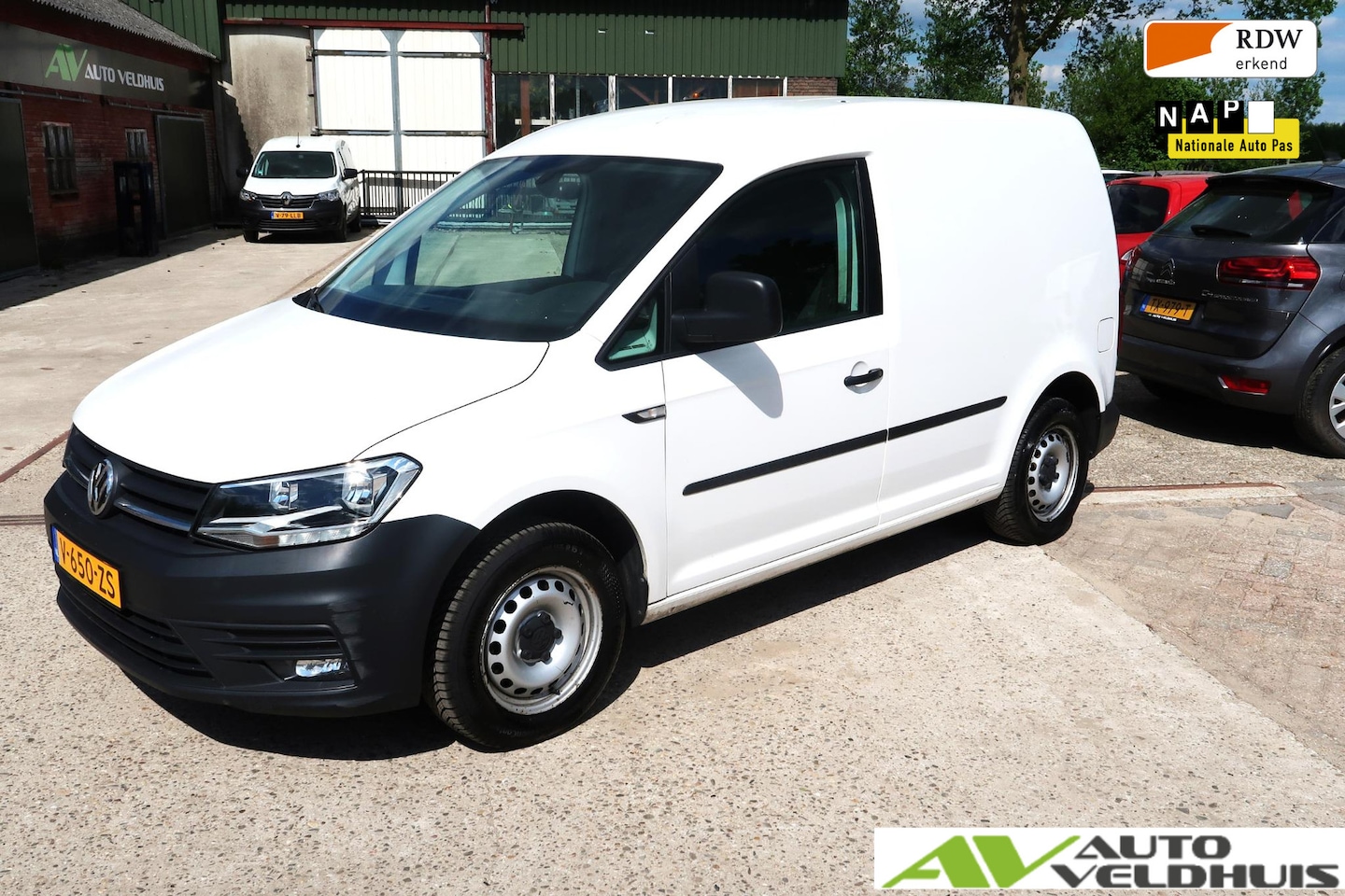 Volkswagen Caddy - 2.0 TDI L1H1 BMT Comfortline CRUISE AIRCO VOORRUITVERW RIJPLAAT - AutoWereld.nl