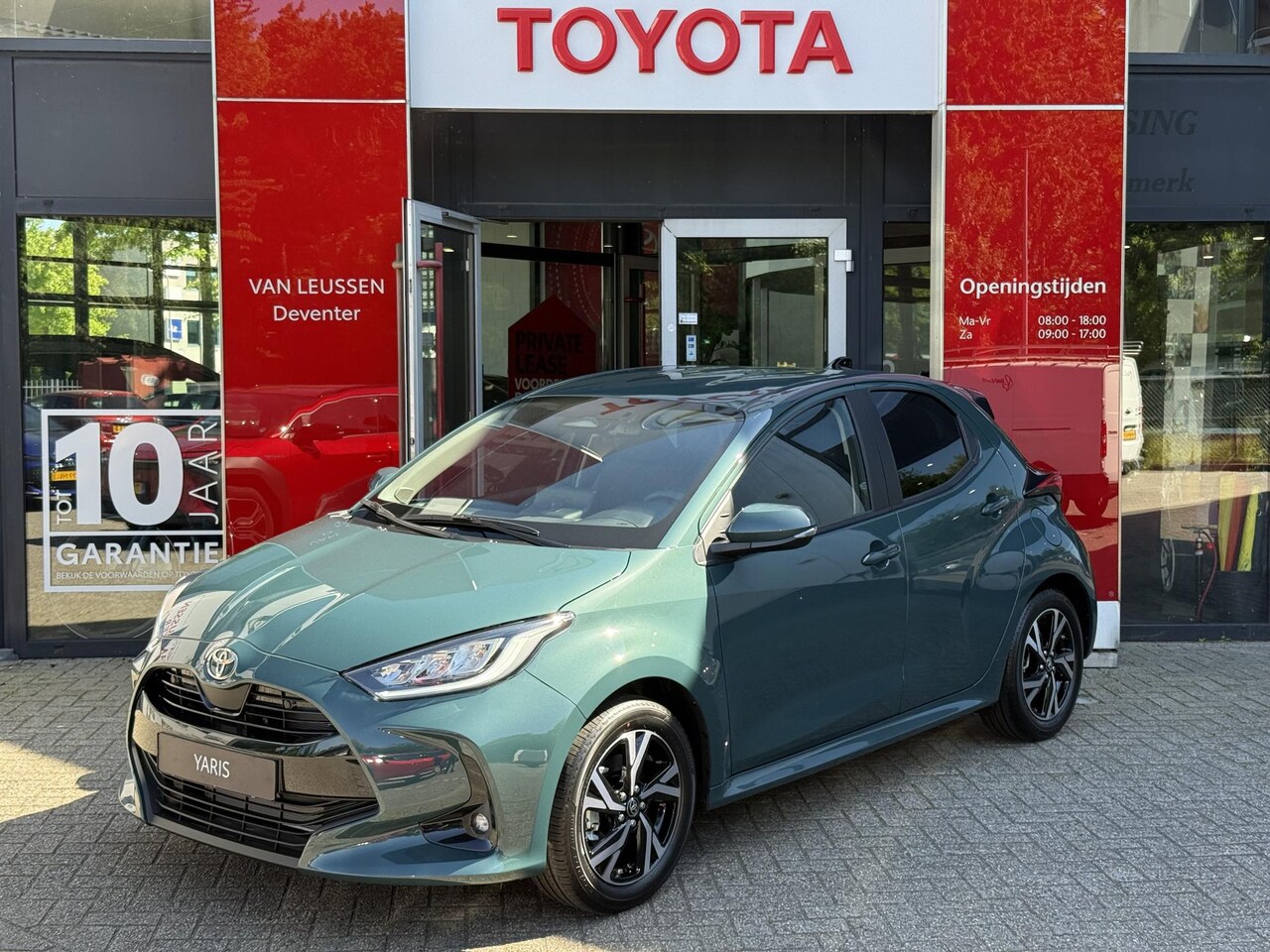 Toyota Yaris - 1.5 Hybrid 115 Dynamic COMFORT PACK KEYLESS BLIND SPOT LM NAVI LED NIEUW UIT VOORRAAD LEVE - AutoWereld.nl
