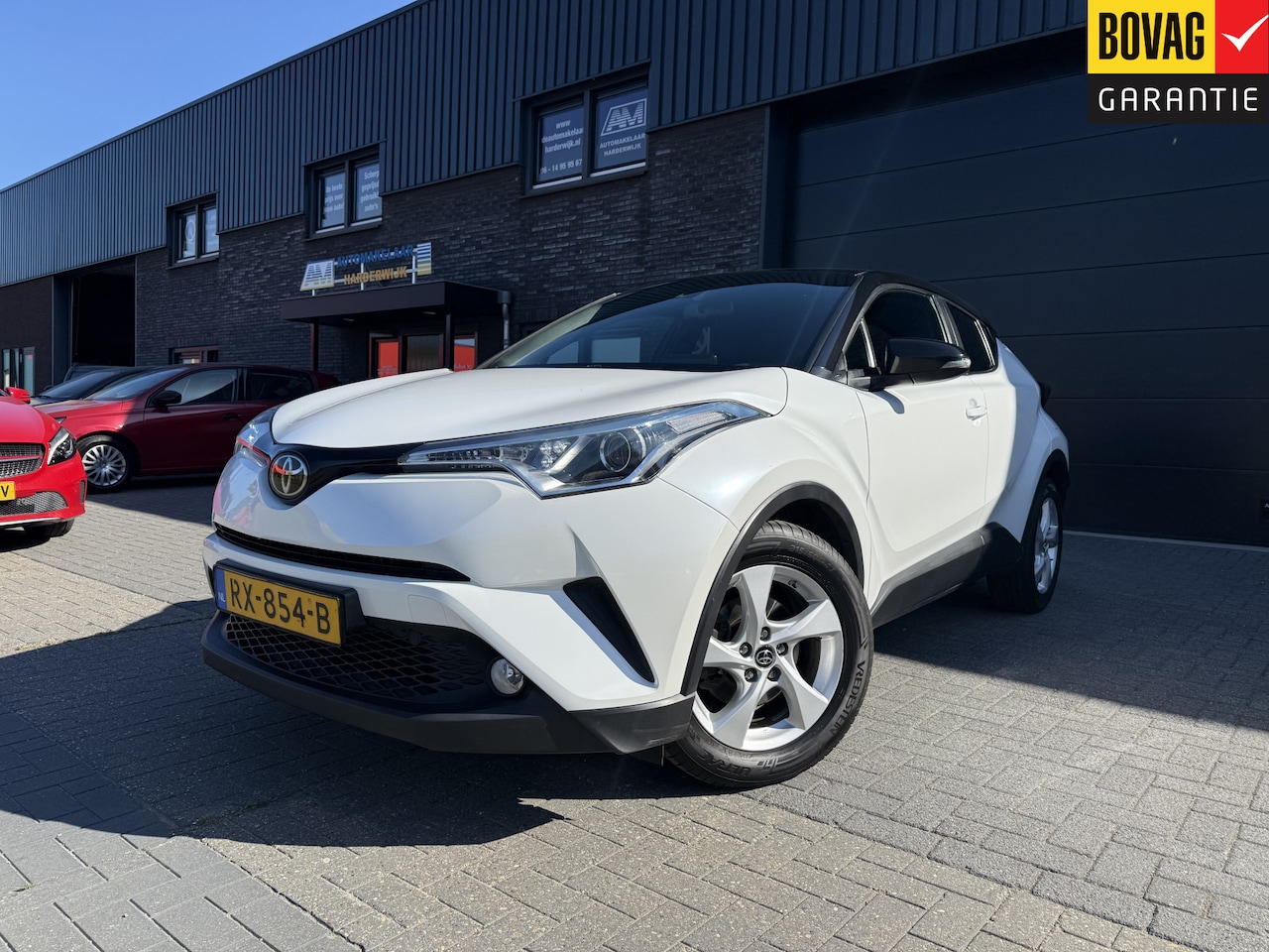 Toyota C-HR - 1.2 Active | 1E EIGENAAR | 12MND GARANTIE | NAVI | PARELMOER WIT GEWRAPT | - AutoWereld.nl