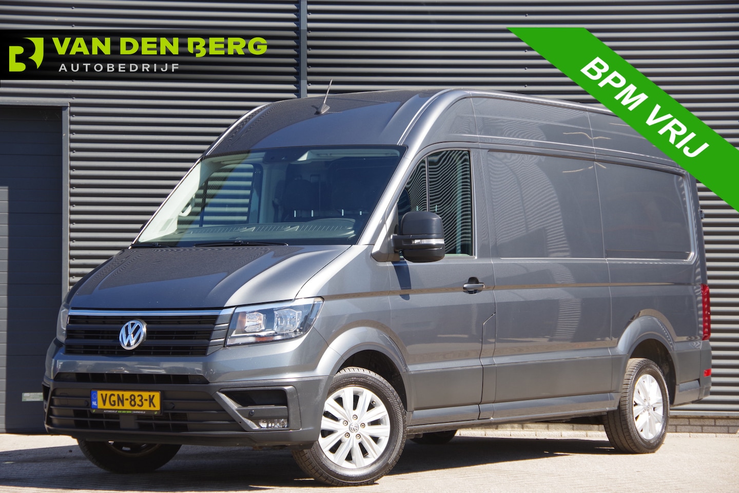 Volkswagen Crafter - 35 2.0 TDI L3H3 HIGHLINE 140PK AUT. TREKHAAK, CAMERA, NAVI, CRUISE, AIRCO, NL AUTO, NAP - AutoWereld.nl