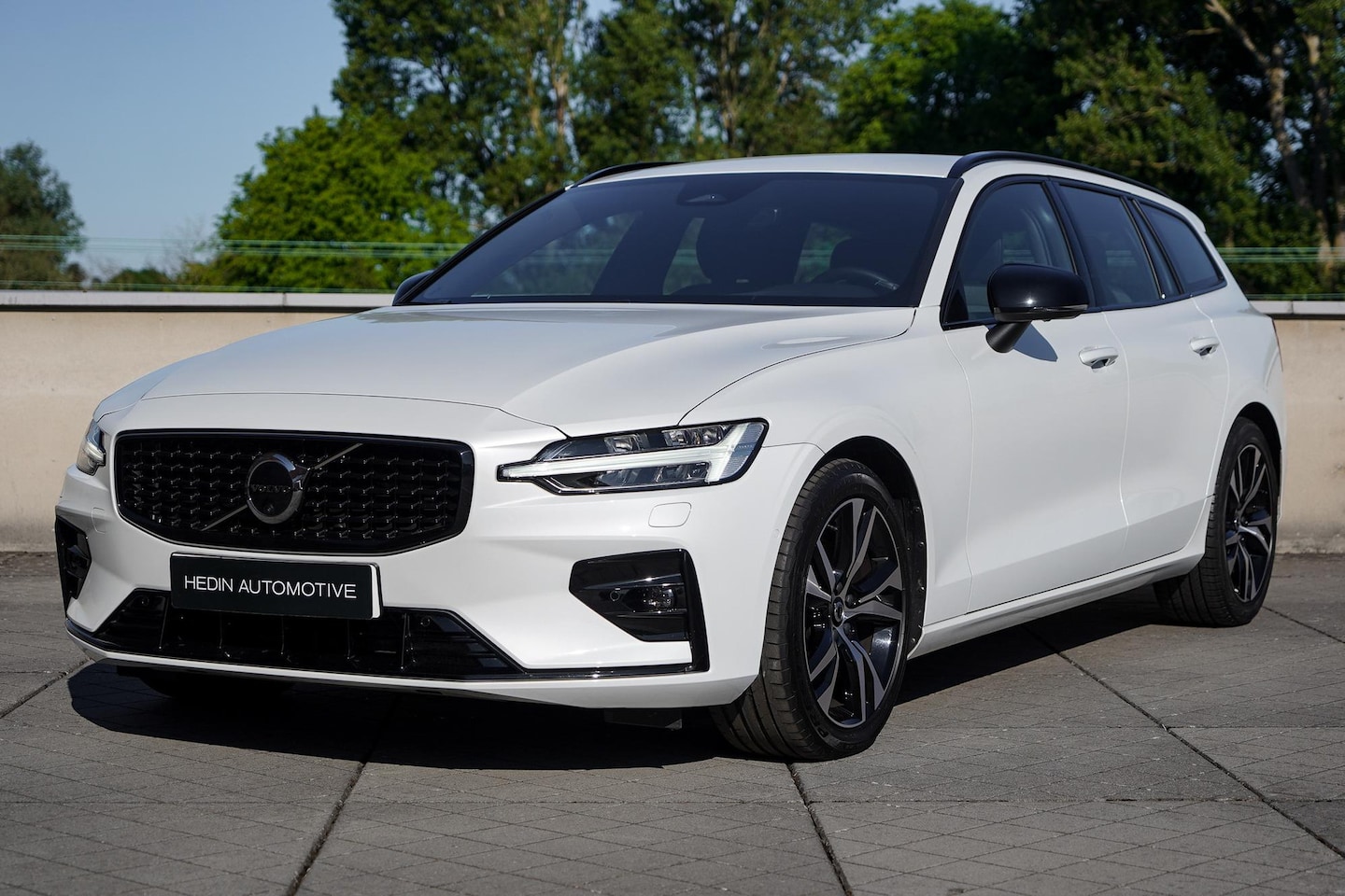 Volvo V60 - 2.0 B3 Plus Dark LED-Koplampen met actieve bochtverlichting | Parkeerverwarming | Harman/K - AutoWereld.nl