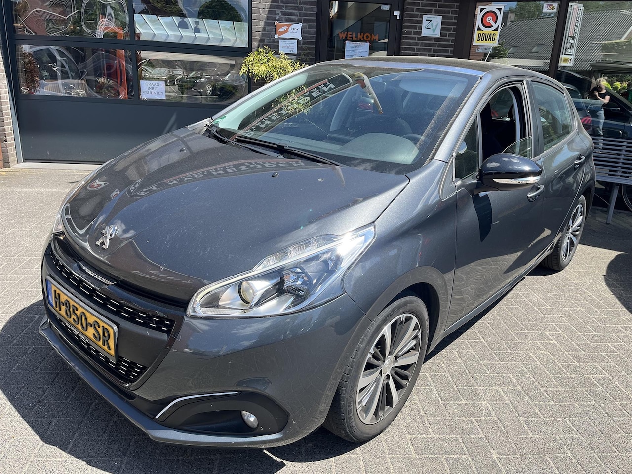 Peugeot 208 - 1.2 VTI Tech Allure Panorama KOMT BINNEN!! - AutoWereld.nl