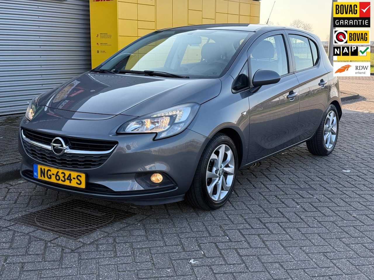 Opel Corsa - 1.4 Cosmo Bj 2015 Navi PDC LM Velgen Nette auto - AutoWereld.nl