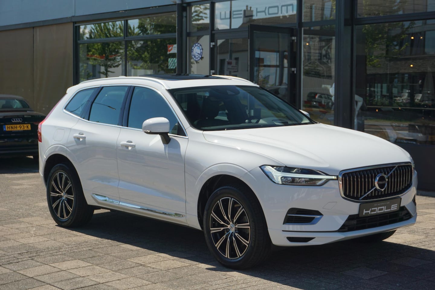 Volvo XC60 - 2.0 Recharge T8 AWD Inscription | B&W | PANO | Trekhaak | Lucht. ver - AutoWereld.nl