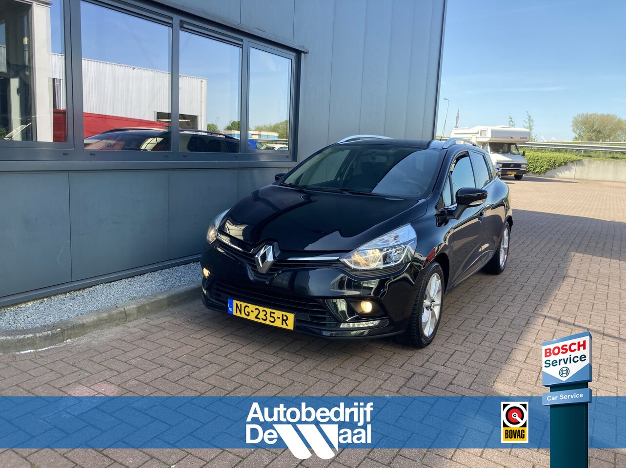 Renault Clio Estate - 1.5 DCi 90pk Limited NAVI/CRUISE/DAB/AIRCO/PDC/16INCH - AutoWereld.nl
