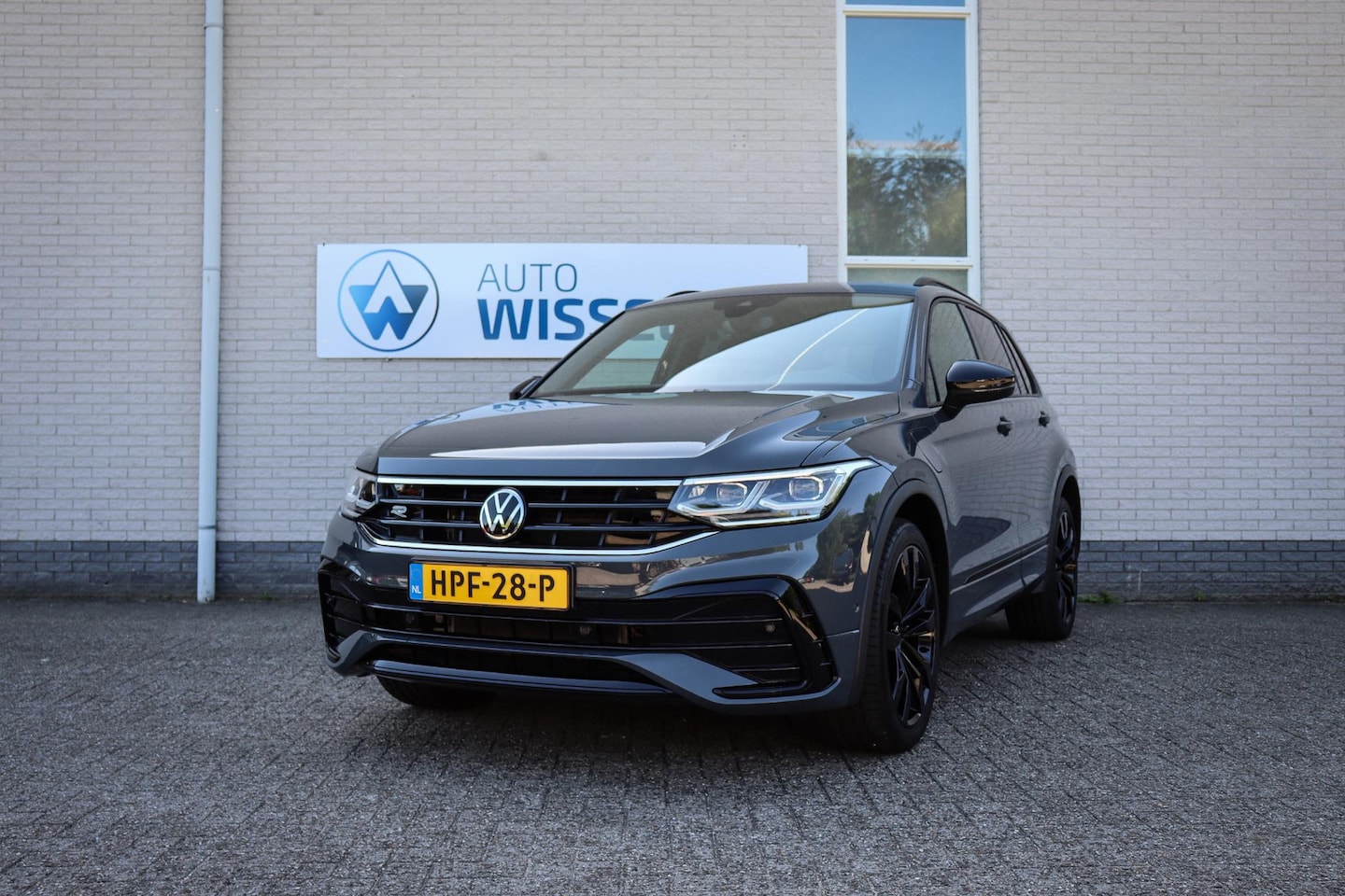 Volkswagen Tiguan - 1.4 TSI eHybrid R-Line Business Trekhaak/Pano - AutoWereld.nl